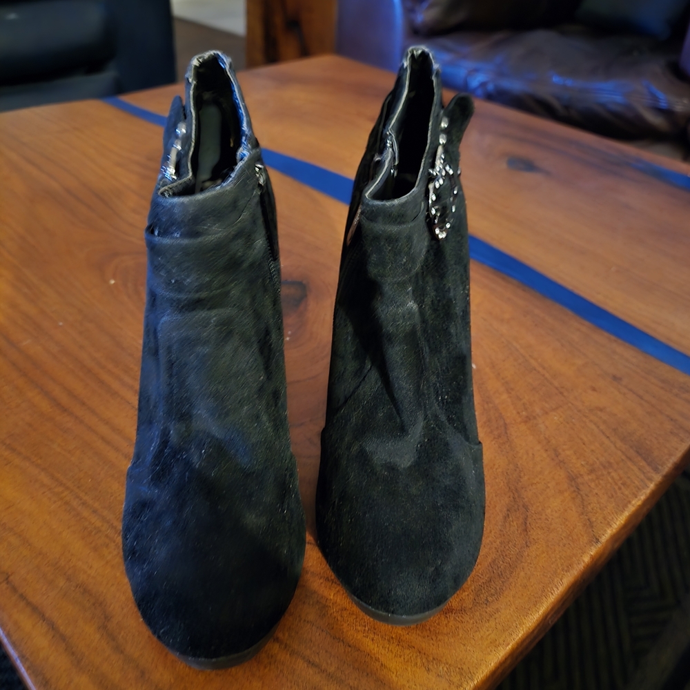 Apple Bottoms Chic Black Suede Booties